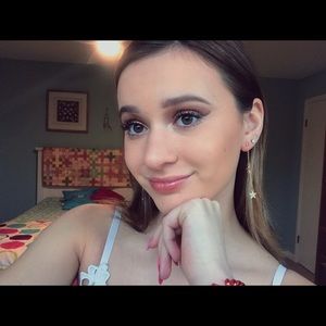 Meet your Posher, Caroline